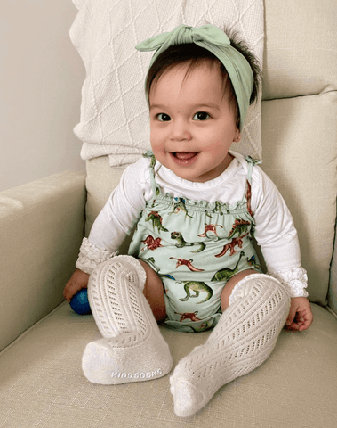 Little girl is wearing a comfortable baby headband for little girls from By Bella Boutique. Little girl is wearing a comfortable baby headband for little girls from By Bella Boutique.