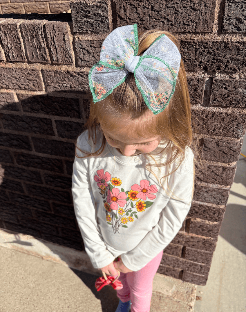 Shamrock Sparkle Shaker Bow