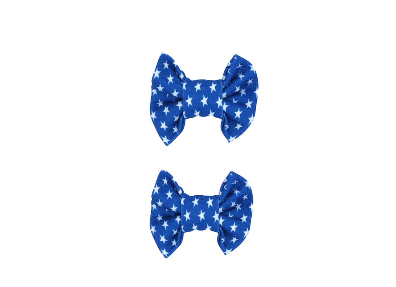 A set of two bow clips featuring a fourth of july pattern for toddler girls from By Bella Boutique.