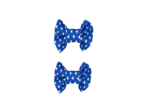 A set of two bow clips featuring a fourth of july pattern for toddler girls from By Bella Boutique.